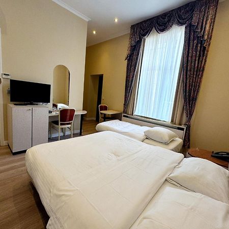 Hotel L'Auberge Du Souverain Auderghem Екстер'єр фото