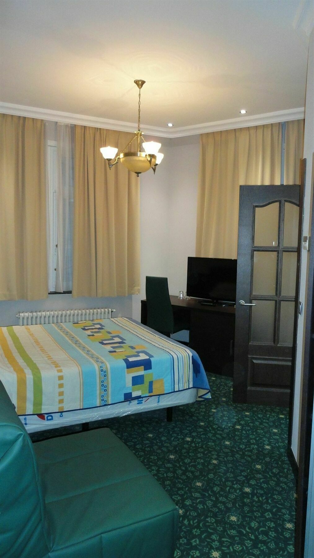 Hotel L'Auberge Du Souverain Auderghem Екстер'єр фото