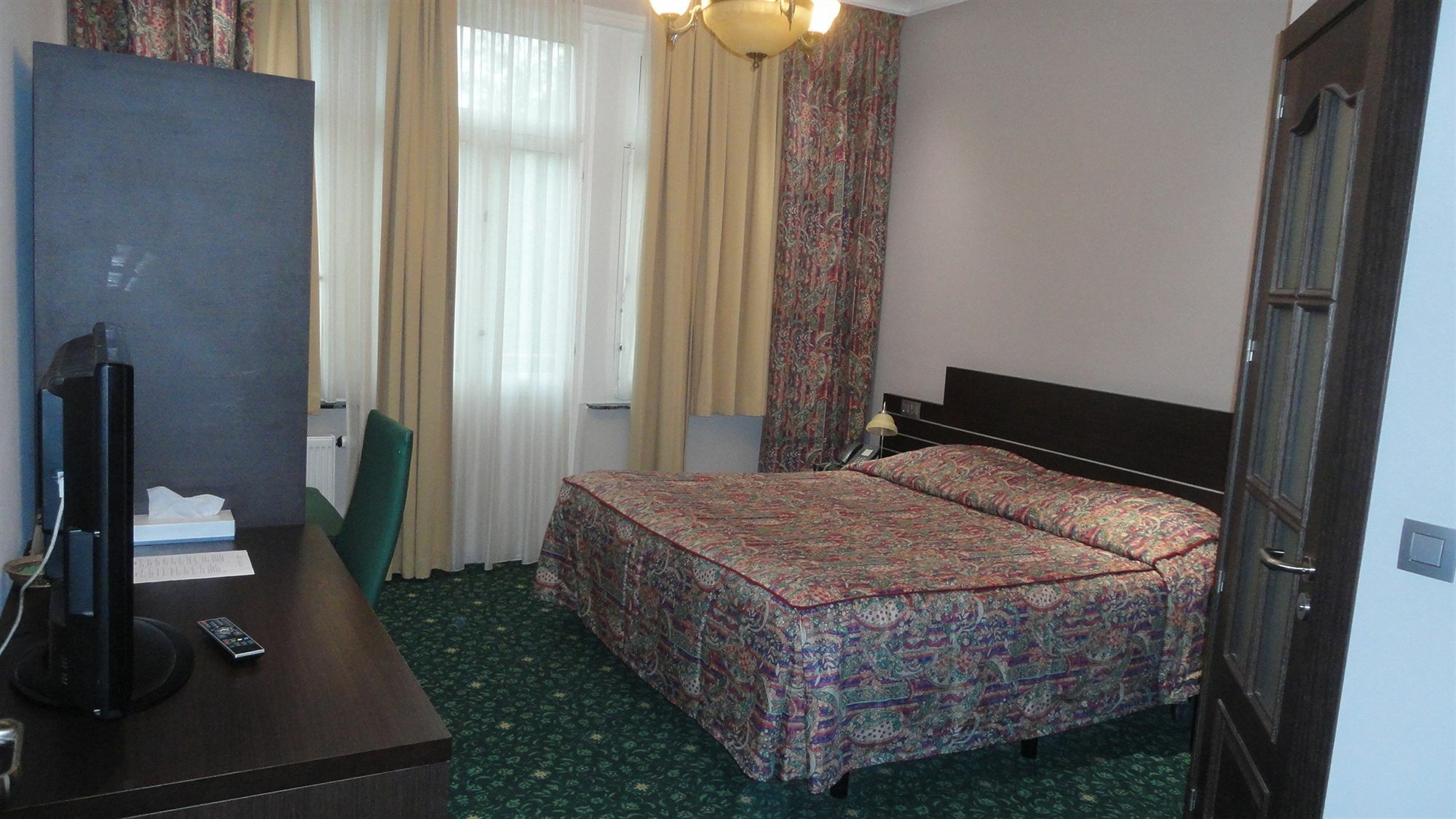 Hotel L'Auberge Du Souverain Auderghem Екстер'єр фото